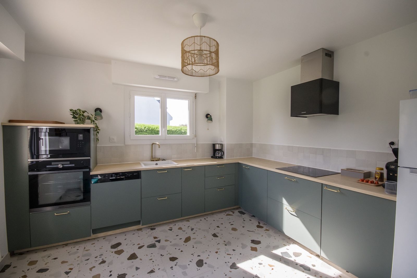 Cuisine lumineuse entièrement équipée