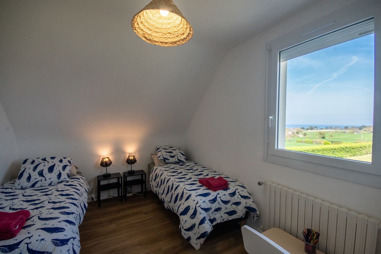 Chambre avec deux lits simples