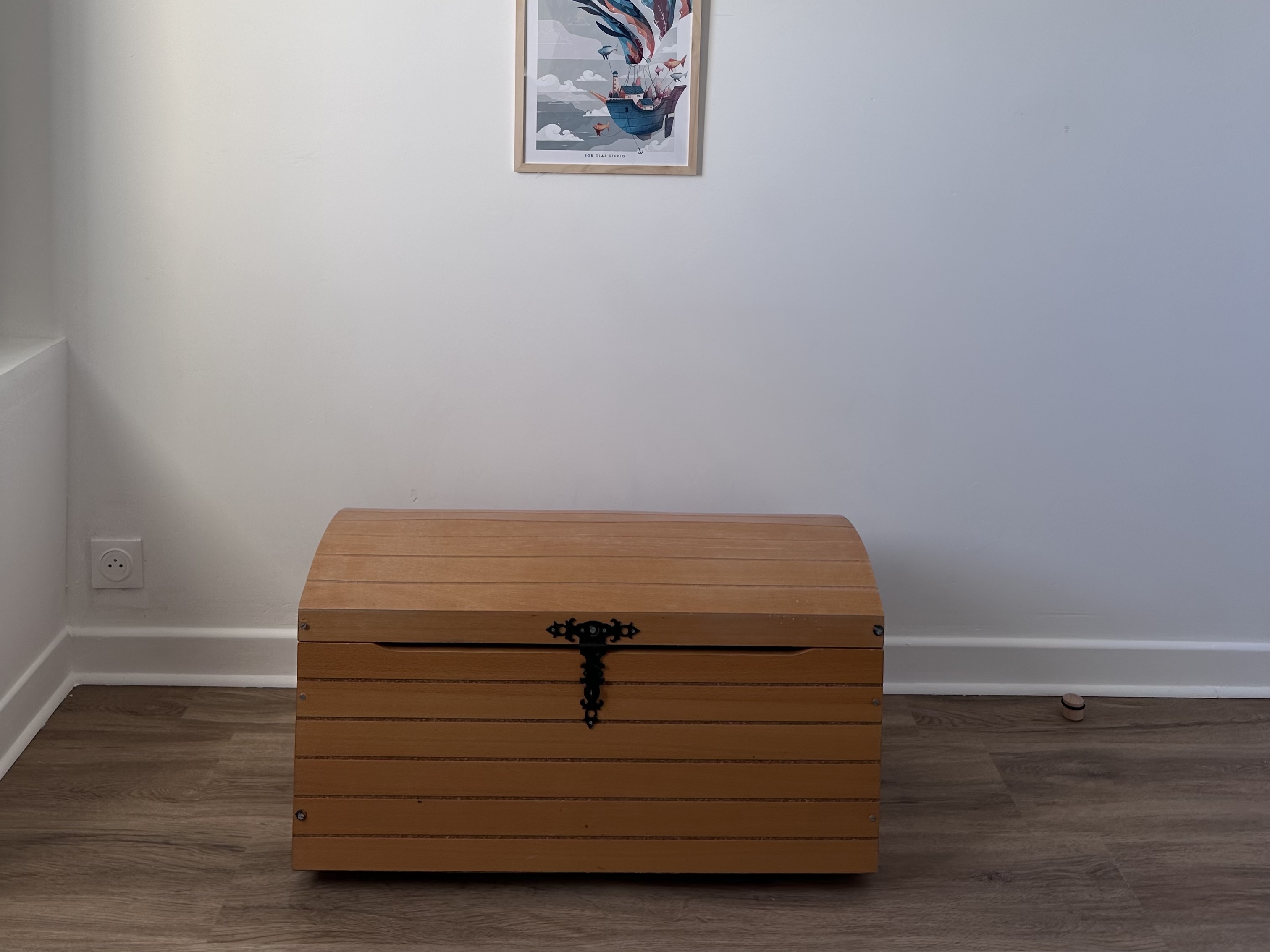 Chambre 3 : un coffre a jouets plein de surprises
